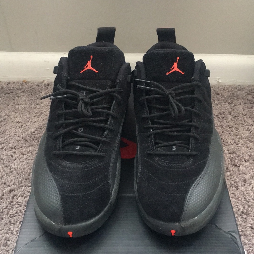 Jordan 12 “max orange” , size 8.5